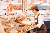 ベーカリースタッフ/パンの製造/陳列/清掃