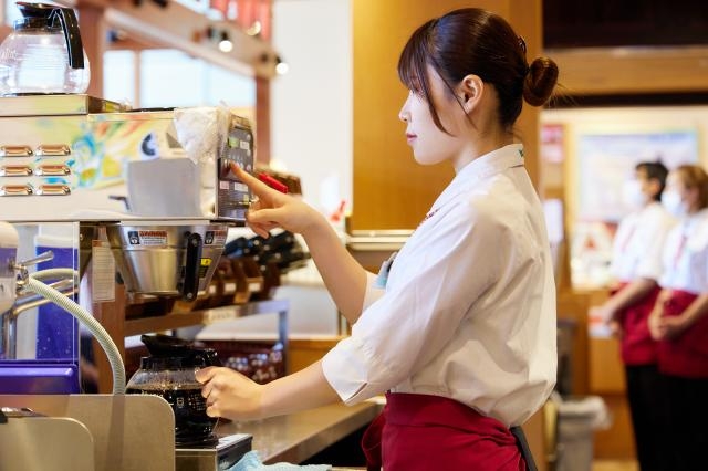 ハンバーグレストランの調理補助係／開店準備