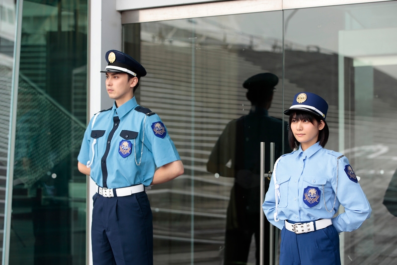 銀行での駐車場警備スタッフ