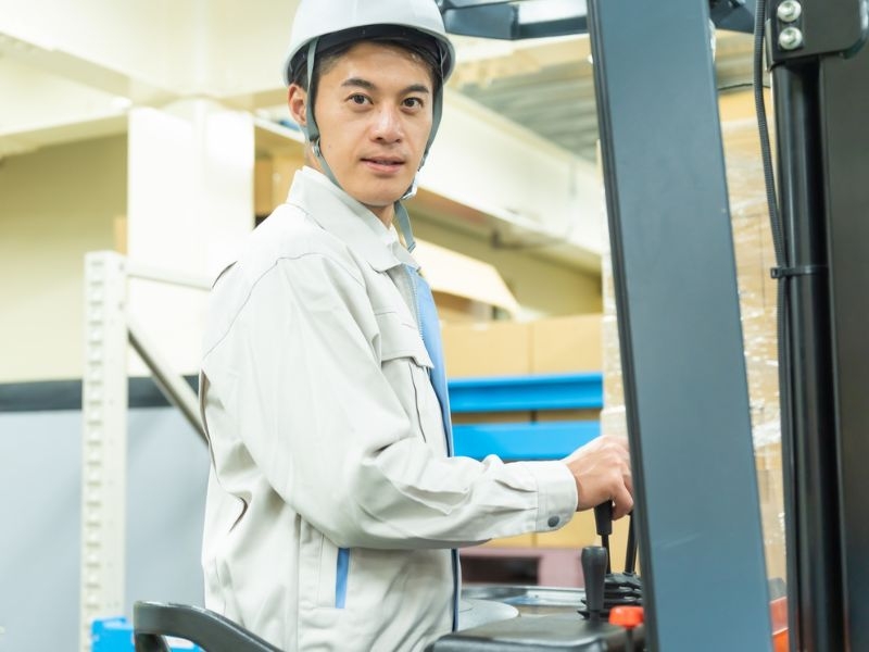 倉庫内でのフォークリフト・軽作業