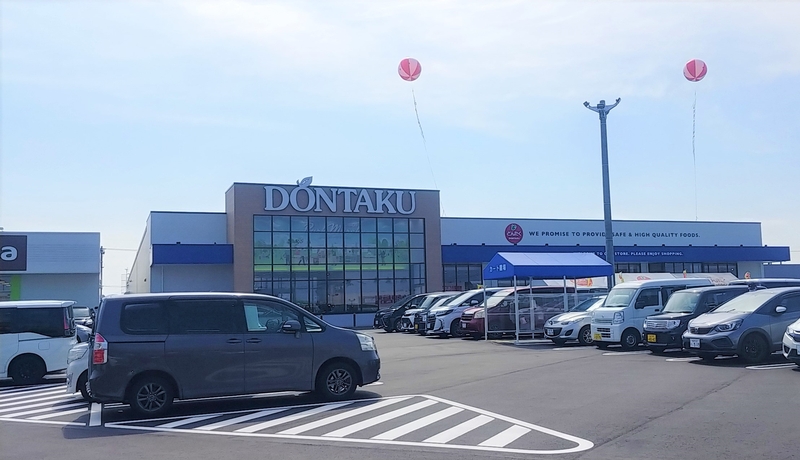 スーパーマーケットでの惣菜コーナースタッフ