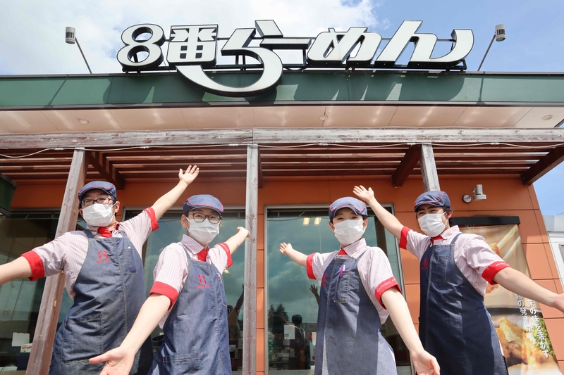 ラーメン店でのホールスタッフ