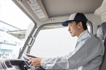 2ｔ～3ｔ車でのリネン品の集配ドライバー