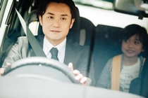 普通車での個人宅や法人への置き薬の配送ドライバー