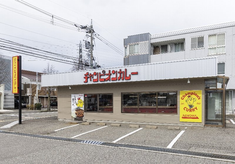 カレー店のディナースタッフ