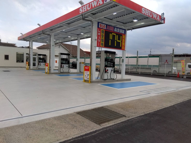 完全セルフ式ガソリンスタンドでの給油