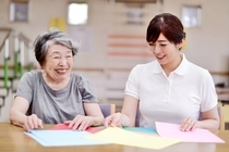 老人保健施設での介護士