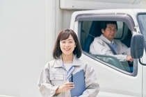2ｔ車での工場や官公署への印刷物の配送ドライバー
