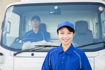 4ｔ車でのスーパーへの冷蔵食品の配送ドライバー