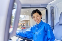 4ｔ車でのオフィス用品の倉庫間配送ドライバー