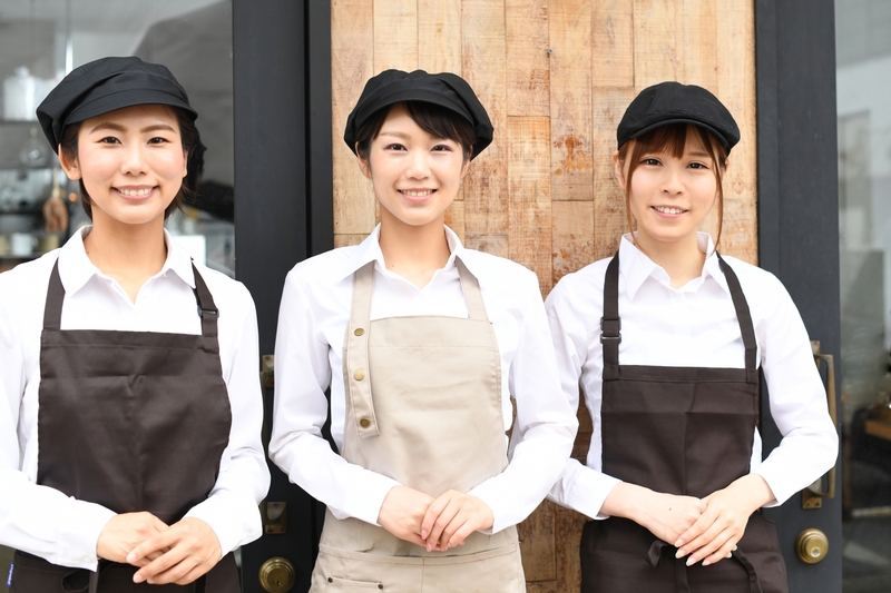 夕方からの駅ナカの和菓子屋でのレジや品出し