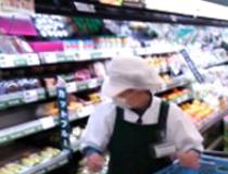 食品スーパーの野菜・果物のカット