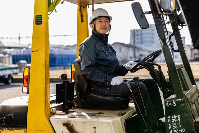 フォークリフト作業、構内運搬