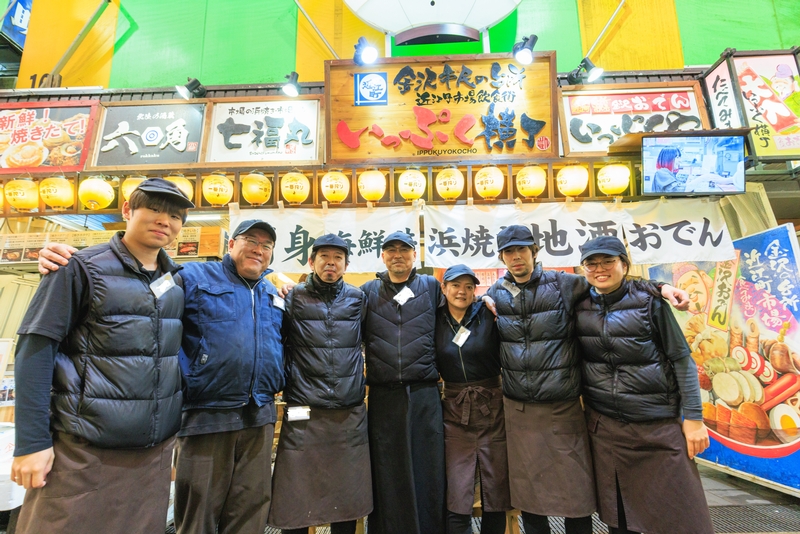 握り寿司店での調理スタッフ