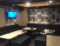 ラウンジでのフロアレディ・登録スタッフ