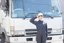 大型トラックでの玩具配送業務