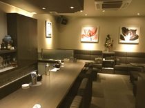 ラウンジでのフロアレディ