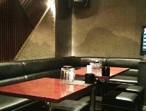 スナックでのホールスタッフ