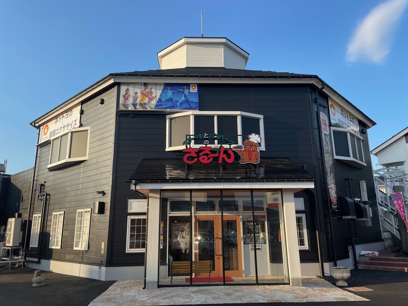ステーキ店でのランチホールスタッフ