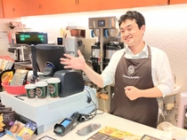 カフェスタッフ