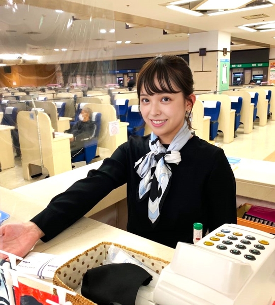 ボートレース有料席のご案内スタッフ