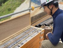 地盤がどのようになっているか調査