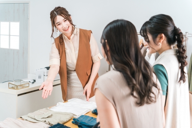 レディスアパレル販売店員