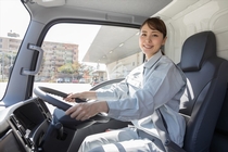 大型トラックでの一般貨物配送業務