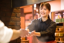 ハンバーグレストランの閉店準備