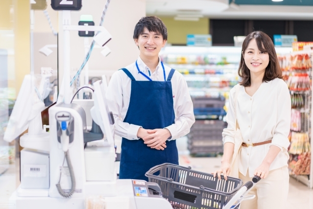 スーパーのレジコーナースタッフ