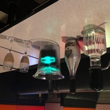 お酒の提供や接客
