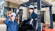 リトレッドタイヤの製造オペレーター