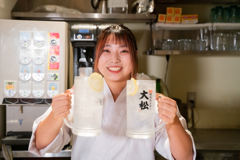 大衆焼肉ホルモン店の調理補助スタッフ