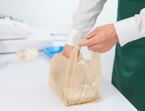 ギフト商品の接客販売STAFF