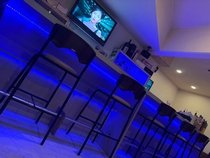 カジュアルラウンジのフロアレディ