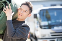 4ｔ車でのドラッグストアへのチルド食品の配送ドライバー