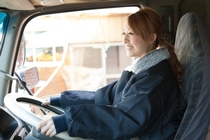 大型車での一般貨物のセンター間集配ドライバー