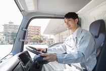 2ｔ車での企業への一般貨物の集配ドライバー