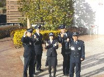 ショッピングタウンの車両誘導スタッフ