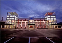 アミューズメント施設のホールスタッフ