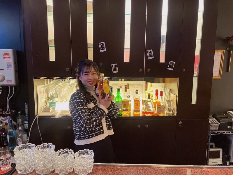 barのホールスタッフ