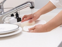 ホテルレストランの食器洗浄STAFF