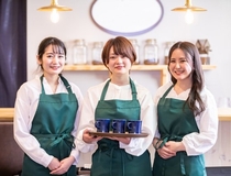 ホテルレストランのホールSTAFF