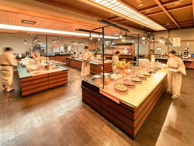 ホテルのキッチン調理補助スタッフ