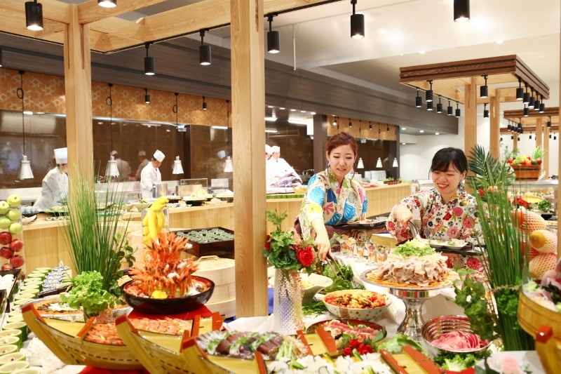 ホテルのバイキングスタッフ