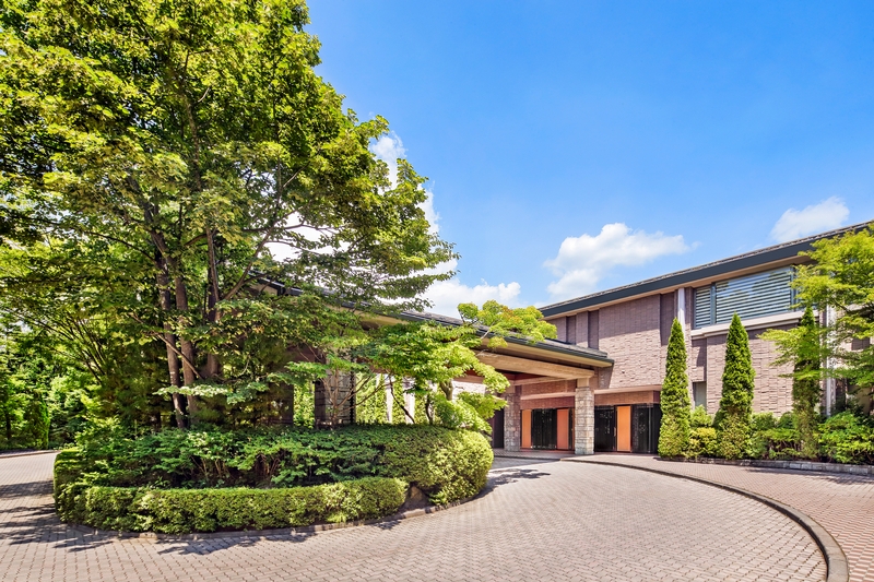 リゾートトラスト株式会社　グランドエクシブ軽井沢(長野県北佐久郡軽井沢町/御代田駅/その他(販売・サービス・アパレル系))_1