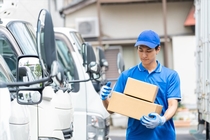 2ｔ車での資源ゴミの回収ドライバー