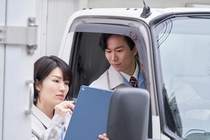 3ｔ車での個人宅やなどへのLPガスの配送ドライバー