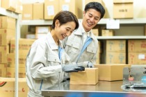 化粧品の検査・梱包作業