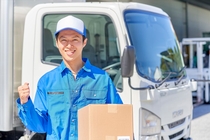 4ｔパッカー車での企業等からの古紙回収ドライバー